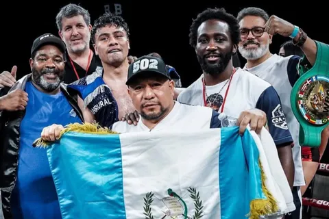 No se vio en TV: el gesto de Lester Martínez con un aficionado chapín que emociona a Guatemala tras su pelea en Las Vegas