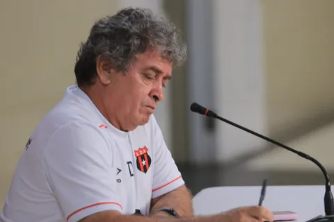 Machillo borra a un campeón con Alajuelense.