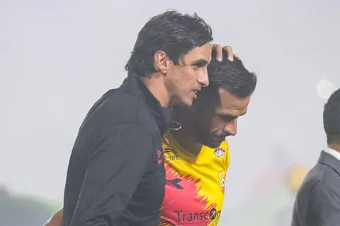 Bryan Ruiz se fue por temas personales de Alajuelense.