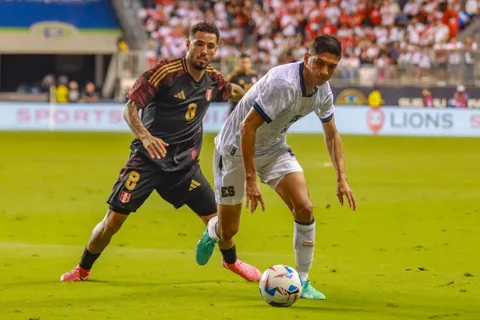 El Salvador no pudo ante Perú