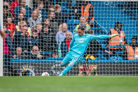 ¿Puede Keylor Navas descender de la Premier League si pierde contra el Arsenal?