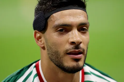 ¿Qué tiene Raúl Jiménez en la cabeza? Por qué juega con un protector en México vs. Inglaterra por el Mundial 2026