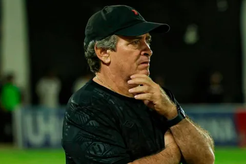 La salida de una figura en Alajuelense afecta a Machillo Ramírez.