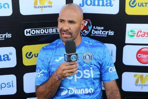 Ninrod Medina salió molesto con el arbitraje del Olimpia vs Motagua