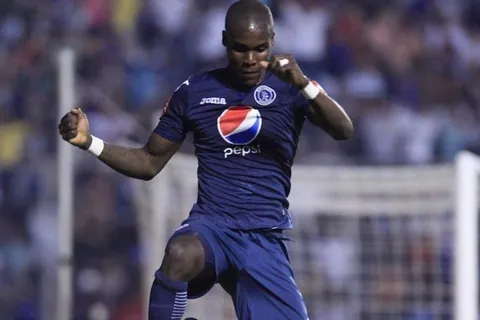 Rubilio da el salto a China y su afición lo honra