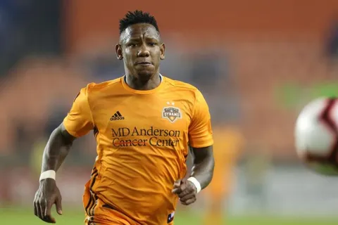 Más de 800 hondureños votaron por el nuevo equipo en que quieren ver a Romell Quioto