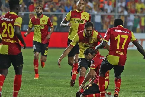 Celso es venerado por su estabilidad y precisión con Goztepe