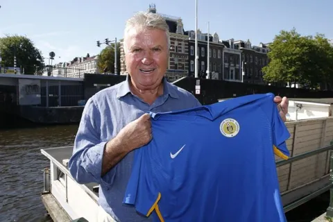 Guus Hiddink, entrenador de Curazao, se ve ganando el grupo de Guatemala