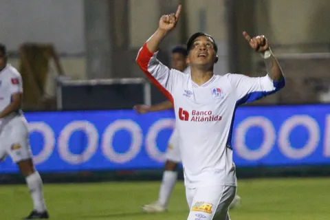 Olimpia venció a Marathón en la ida de la final y sueña con el título 38
