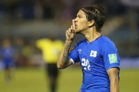 La dedicatoria de Enrico Dueñas en el gol de El Salvador ante Panamá