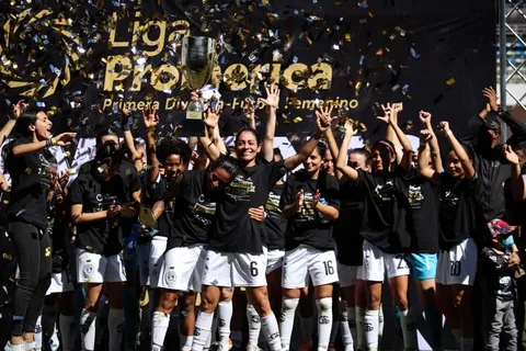 Sporting alzó la Supercopa Femenina en Costa Rica tras derrotar a Alajuelense