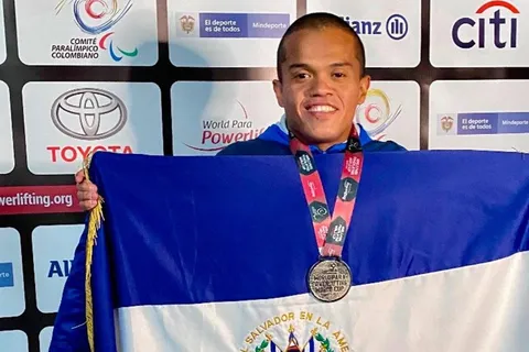 Herbert Aceituno consigue la primera medalla paralímpica en la historia de El Salvador