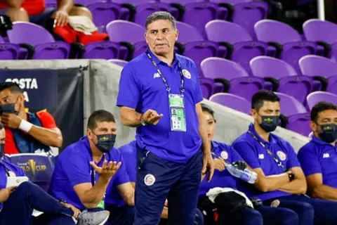 Luis Fernando Suárez y dos jugadores dieron positivo de Covid-19