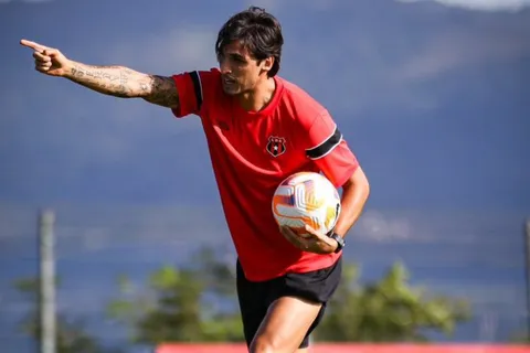 Bryan Ruiz reveló que tipo de entrenador quiere ser