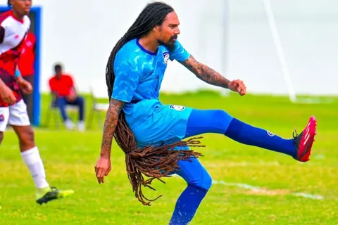 Rastafari y licenciado en negocios: Aedan Scipio, el jugador sensación de Anguila que enfrentará a El Salvador por Eliminatorias.