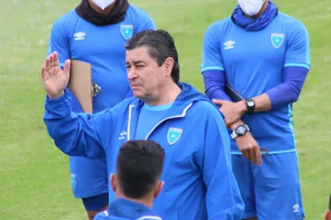 Refuerzo de lujo: Luis Fernando Tena toma una decisión que podría cambiarlo todo en Guatemala.