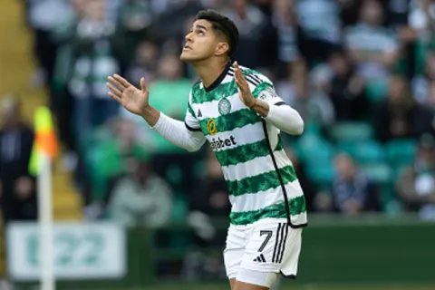 La gran ovación que recibió Luis Palma en su debut con Celtic (VIDEO)