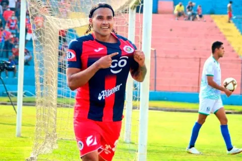 Gullit Peña despide al Deportivo FAS con emotivo mensaje