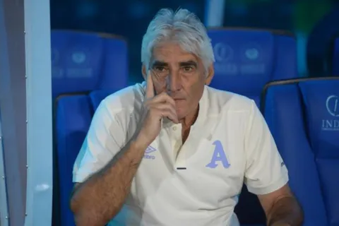 “Al equipo le está costando”: Ernesto Corti lanzó fuerte crítica a sus jugadores tras el debut de Alianza