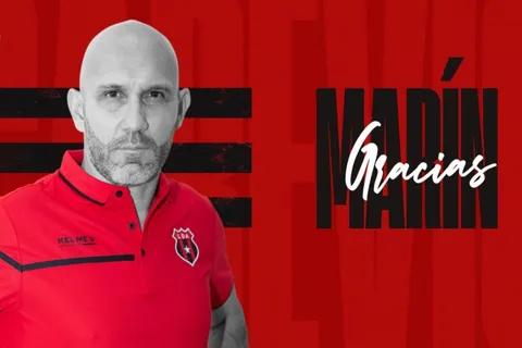 Alajuelense decide el futuro de Luis Marín