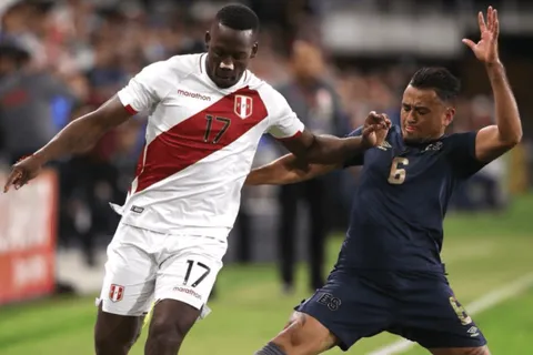 La Selección de El Salvador se derrumbó y Perú aprovechó para golearla 4-1