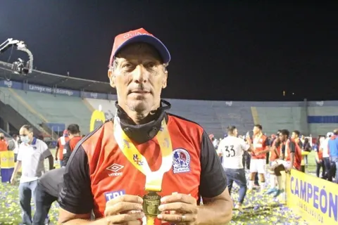 Aficionados de Olimpia respaldan a Pedro Troglio a pesar de la descalificación en Liga Concacaf