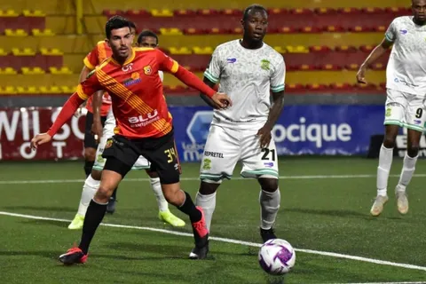 Limón le arrebató el invicto a Herediano