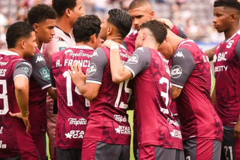 Saprissa sumergido en una gran crisis.