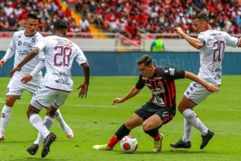 Alajuelense llegará en inmejorable situación al clásico del miércoles