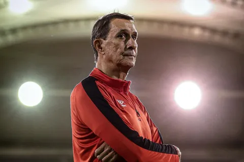 Sin lugar en el equipo, Guimaraes le marca la salida a otro jugador de Alajuelense