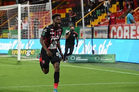 Freddy Góndola vuelve a marcar en victoria de LD Alajuelense [VIDEO]