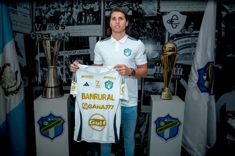 Agustín Vuletich, en su llegada a Comunicaciones.