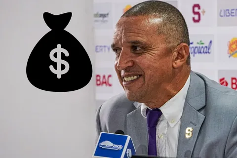 Erick Lonnis lo confirma: la cifra millonaria que ingresa a Saprissa por las ventas de Kenay Myrie, Dax Palmer y Warren Madrigal
