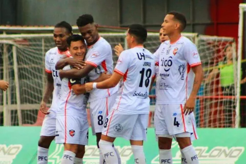 Puntarenas FC se renueva por completo: sus 10 contrataciones y 16 salidas