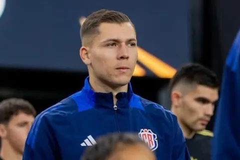 Carlos Mora habla sobre la derrota.