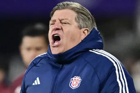 Llegó a más de 45 mil reproducciones en dos horas: el Piojo Herrera queda expuesto ante los ojos del mundo por el debut de Costa Rica en la Copa Oro