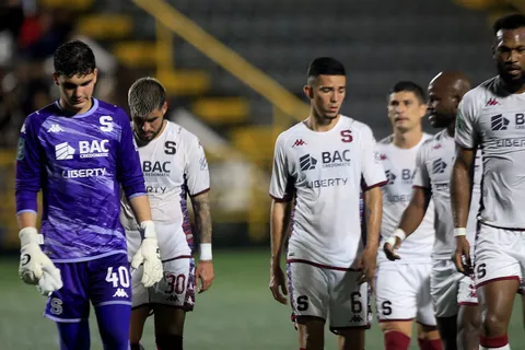 Saprissa recibe un duro revés en el mercado.