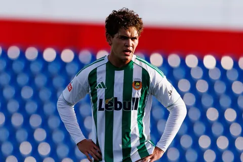Brandon Aguilera se destaca en Europa.