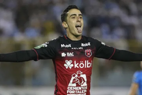 Bernald Alfaro concluyó su etapa como jugador de Alajuelense