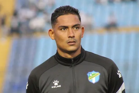 “Jamás callamos a la afición”: Un histórico de Comunicaciones arremete contra Fredy Pérez al lanzarle un fuerte dardo