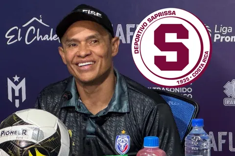 Mientras Vladimir Quesada camina por la cornisa, Paté Centeno recibe el mensaje que le abre las puertas de Saprissa