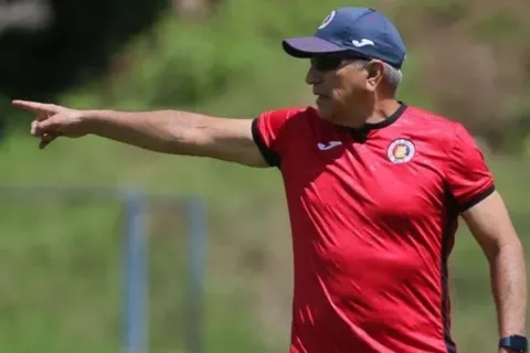 El técnico de FAS critica las condiciones del estadio de Águila