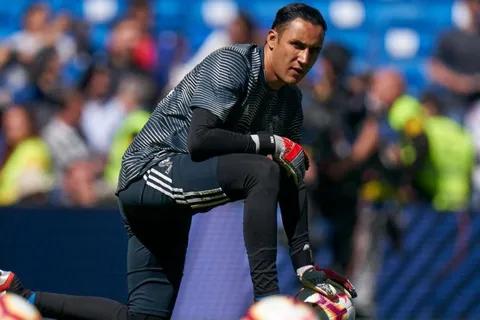 DT que mandó a la banca a Keylor en Madrid se molestó por pregunta sobre el arquero