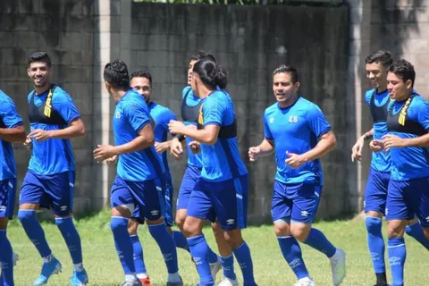 El jugador con quien más se le ha visto a Fito en prácticas de Selección El Salvador