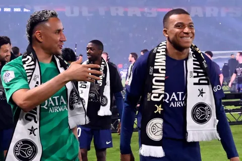 Kylian Mbappé compartió una imagen junto a Keylor Navas en sus últimas prácticas. (Foto: Getty Images)