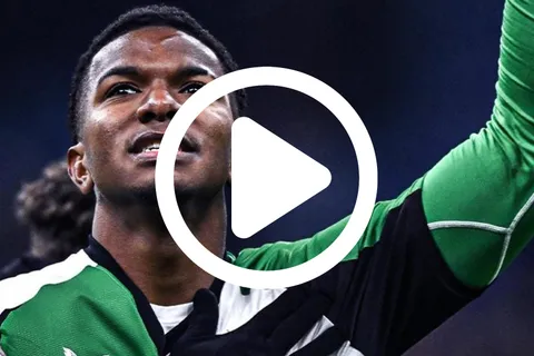 No se vio en la TV: la locura de Jeyland Mitchell en el camerino del Feyenoord tras eliminar al Milan