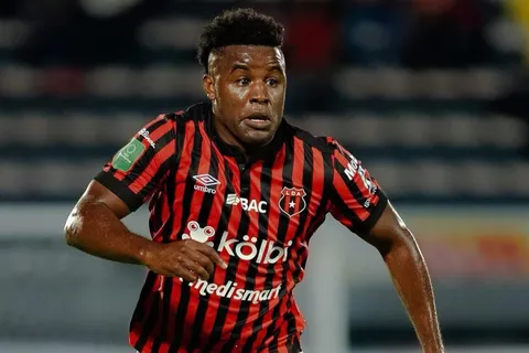 joel campbell-alajuelense-saprissa