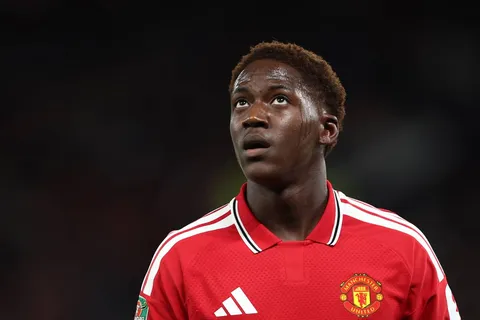 Manchester United: Mainoo, Shaw y Lisandro Martínez, en duda ante Como; Dorgu y Šeško, bajas