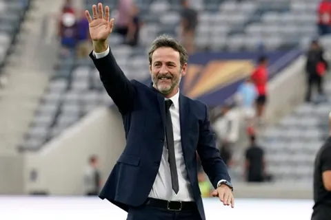 Thomas Christiansen celebra el salto de uno de los legionarios de Panamá previo al Mundial 2026