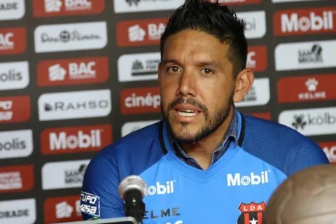Leonel Moreira reveló los detalles del porqué se quedó en Alajuelense